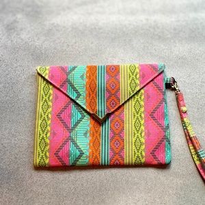 MULTI COLOR GEOMETRIC CLUTCH